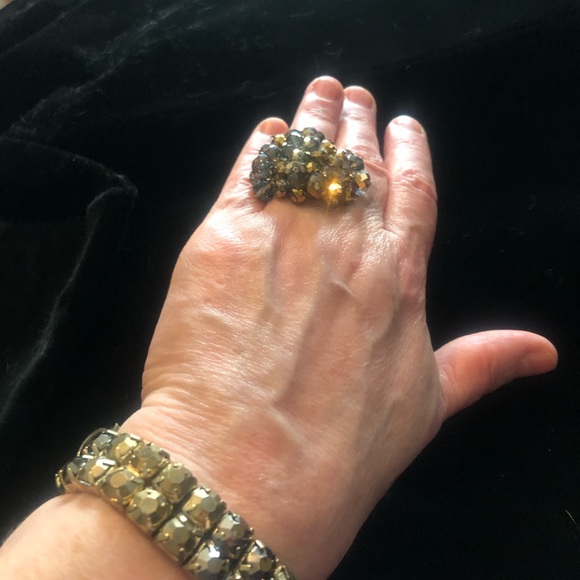 SALE Gorgeous Matching Earrings Ring & Bracelet - Picture 16 of 16